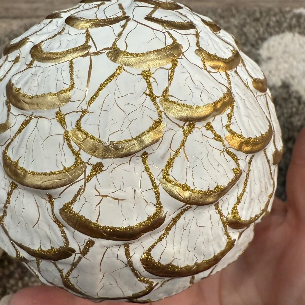 Vintage Trimsetter Style Gilded Gold Veined Christmas Ornaments 5pc